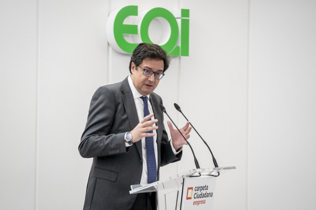 El ministro para la Transformación Digital y Función Pública, Óscar López, interviene durante la presentación de la nueva versión de Carpeta Ciudadana, en la Escuela de Organización Industrial, a 19 de diciembre de 2024, en Madrid (España).. La nueva carp