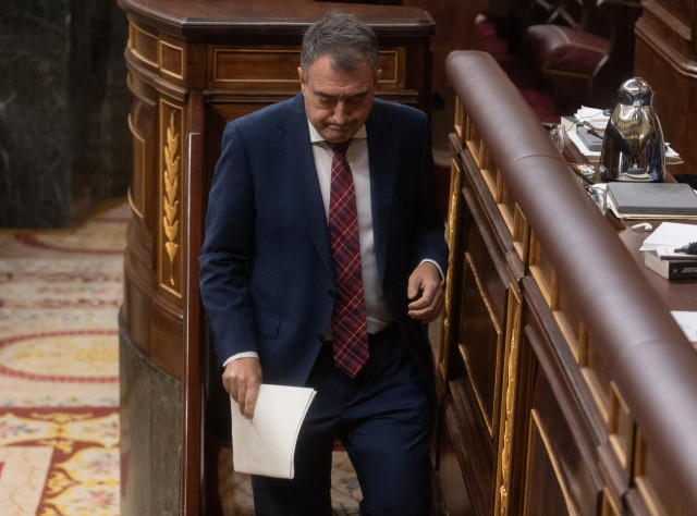 El portavoz del PNV en el Congreso, Aitor Esteban, tras intervenir durante una sesión plenaria, en el Congreso de los Diputados, a 27 de noviembre de 2024, en Madrid (España). El presidente del Ejecutivo y el presidente del PP, afrontan su primer cara a c