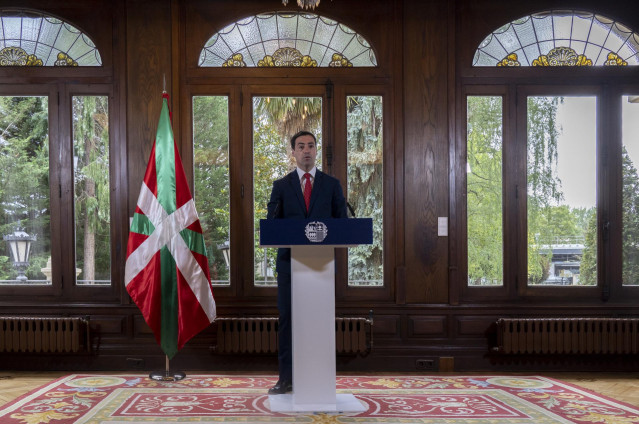 Archivo - El Lehendakari, Imanol Pradales, comparece en el Palacio de Ajuria Enea, en Vitoria-Gasteiz,