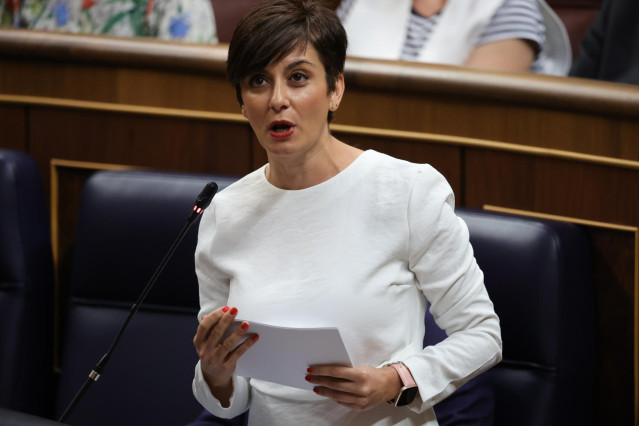 Archivo - La ministra de Vivienda y Agenda Urbana, Isabel Rodríguez, interviene durante la sesión de control al Gobierno, en el Congreso de los Diputados, a 29 de mayo de 2024, en Madrid (España).