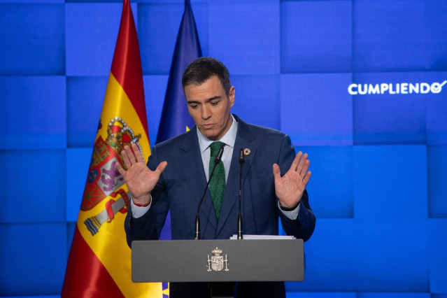 El presidente del Gobierno, Pedro Sánchez, durante una rueda de prensa posterior a la reunión del Consejo de Ministros, a 23 de diciembre de 2024, en Madrid (España).
