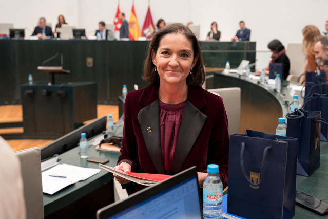 La portavoz del PSOE en el Ayuntamiento de Madrid, Reyes Maroto, a su llegada a una sesión extraordinaria del Pleno municipal, en el Palacio de Cibeles, a 23 de diciembre de 2024