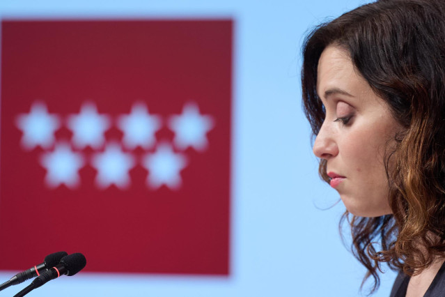 La presidenta de la Comunidad de Madrid, Isabel Díaz Ayuso, ofrece una rueda de prensa tras la reunión del Consejo de Gobierno, en la Real Casa de Correos, a 26 de diciembre de 2024, en Madrid (España).
