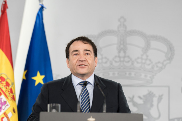 Archivo - El presidente del Instituto de Crédito Oficial (ICO), Manuel Illueca, durante la rueda de prensa para informar sobre la reunión del Comité de Crisis por el seguimiento de los efectos de la DANA, en el complejo de la Moncloa, en Madrid (España)