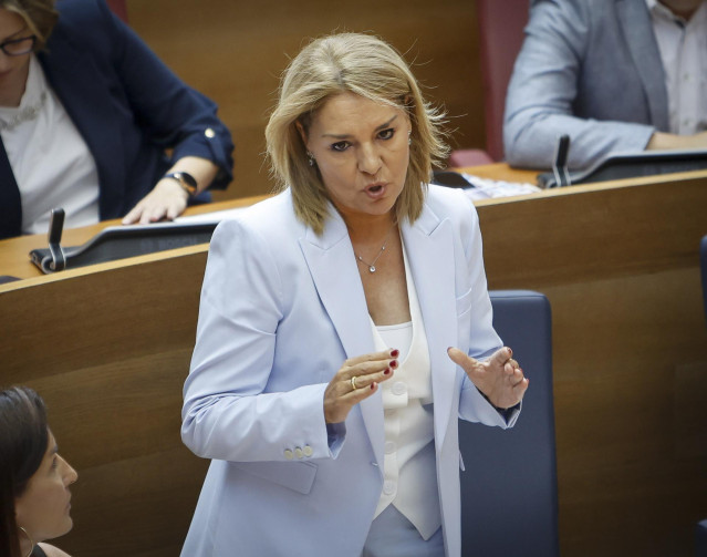Archivo - La vicepresidenta de la Generalitat, Susana Camarero, en Les Corts. Imagen de archivo
