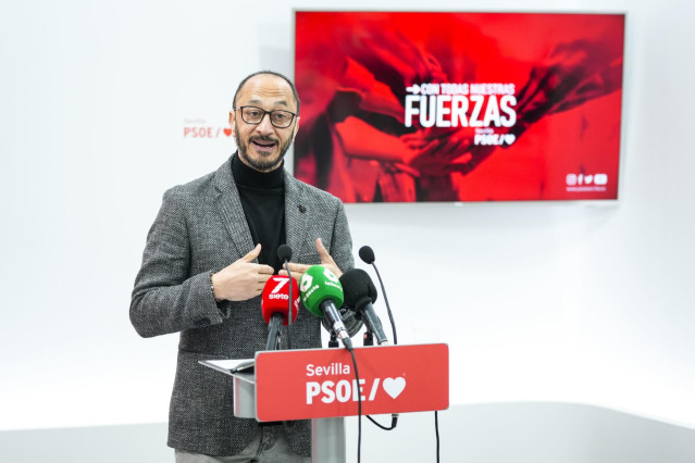 El secretario de Política Institucional y Formación del PSOE y vicepresidente del Congreso, Alfonso Rodríguez Gómez de Celis, ofrece una rueda de prensa sobre asuntos de actualidad en la Sede Provincial del PSOE, a 30 de diciembre de 2024 en Sevilla (Anda