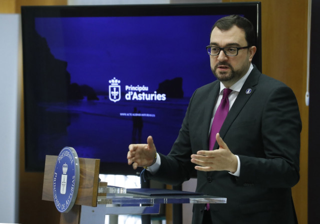 El presidente Adrián Barbón en rueda de prensa.