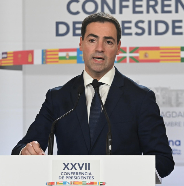 El lehendakari del País Vasco, Imanol Pradales, ofrece una rueda de prensa tras la XXVII Conferencia de Presidentes, en el Palacio de la Magdalena, a 13 de diciembre de 2024, en Santander, Cantabria (España).