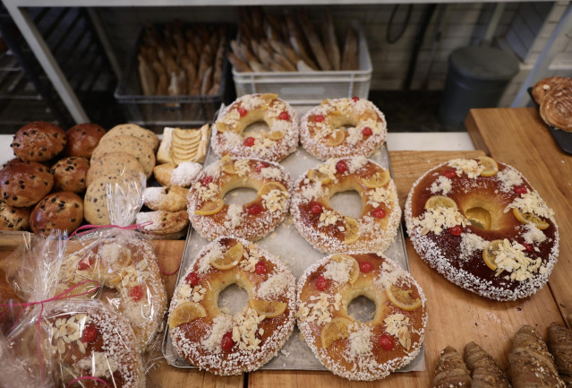 Archivo - Roscones de Reyes en la pastelería La Magdalena de Proust