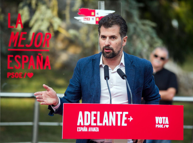 Archivo - El secretario regional del PSOE en Castilla y León, Luis Tudanca, participa en un acto de campaña, en el parque Félix Rodríguez de la Fuente, a 12 de julio de 2023, en Burgos, Castilla y León (España)