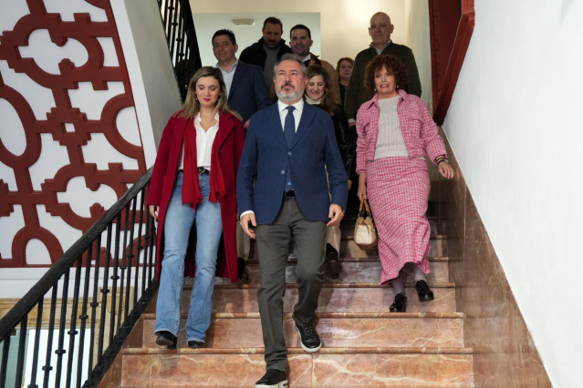 El secretario general del PSOE de Andalucía, Juan Espadas, a su llegada a la sede regional del PSOE-A. A 7 de enero de 2025 en Sevilla, Andalucía (España). El secretario general del PSOE-A, Juan Espadas, ha anunciado este martes que 