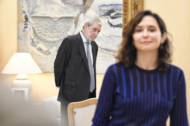 Archivo - La presidenta de la Comunidad de Madrid, Isabel Díaz Ayuso, y el jefe de gabinete de Ayuso, Miguel Ángel Rodríguez.