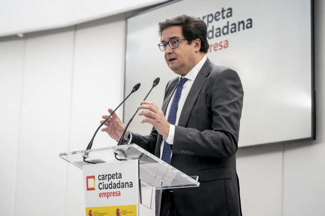 El ministro para la Transformación Digital y Función Pública, Óscar López, interviene durante la presentación de la nueva versión de Carpeta Ciudadana, en la Escuela de Organización Industrial