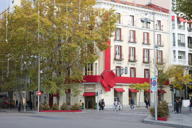 Archivo - Fachada de la tienda de Cartier en Madrid en Navidad