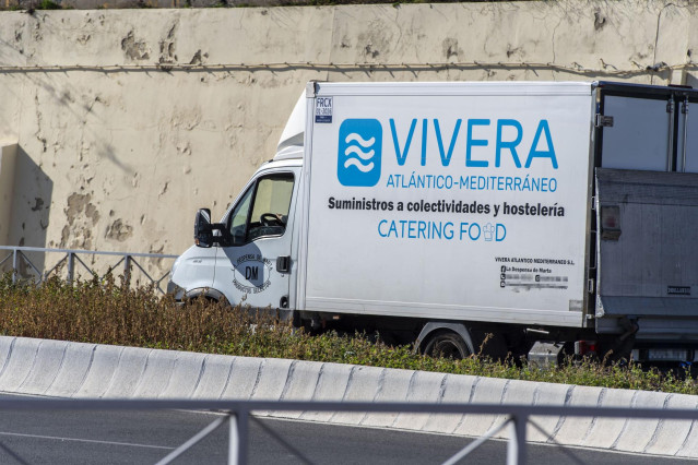 Un camión de mercancías de la empresa Vivera cruza la aduana del Tarajal a expensas de conocer la situación de las relaciones comerciales entre los dos países a través de la frontera terrestre.