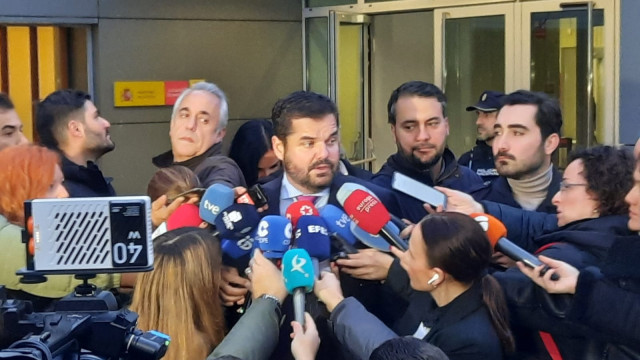 El abogado y presidente de Iustitia Europa, Luis María Pardo, atiende a los medios a su llegada a los Juzgados de Badajoz