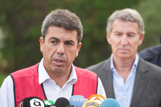 Archivo - El presidente de la Generalitat Valenciana, Carlos Mazón y el presidente del Partido Popular, Alberto Núñez Feijóo en una imagen de archivo.