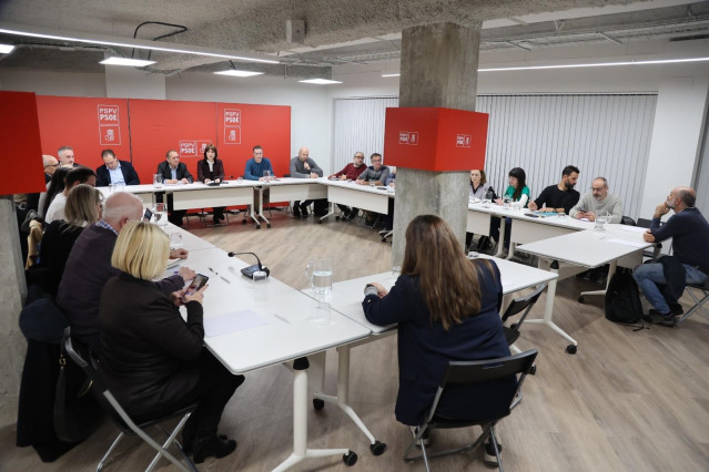 La secretaria general del PSPV-PSOE, Diana Morant, se reúne con representantes de la comunidad educativa de la Comunitat Valenciana