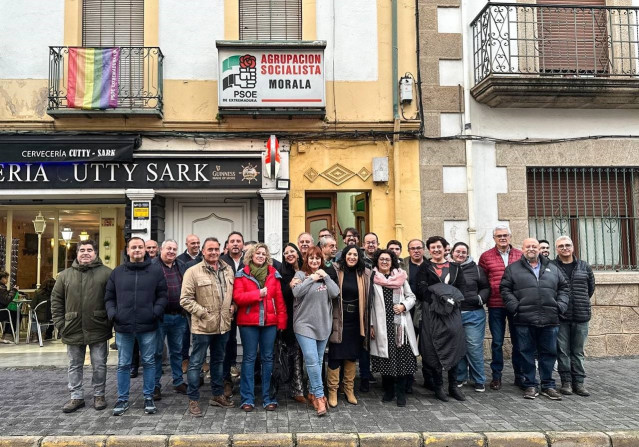 La candidata a la Secretaría General del PSOE de Extremadura, Esther Gutiérrez, en un acto de campaña
