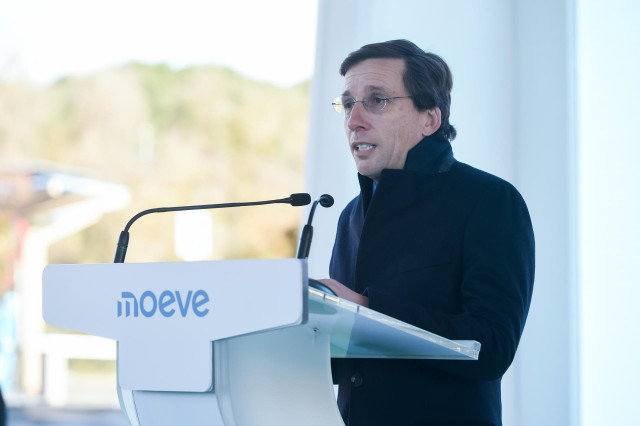 Archivo - El alcalde de Madrid, José Luis Martínez-Almeida, interviene durante la presentación de la nueva red de estaciones de servicio de Moeve, en Campo de las Naciones, a 10 de diciembre de 2024, en  Madrid (España).