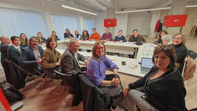 La líder del PSPV, Diana Morant, preside una reunión con la comisión redactora de la ponencia marco que se debatirá en el 15 Congreso, donde será proclamada secretaria general por segunda vez