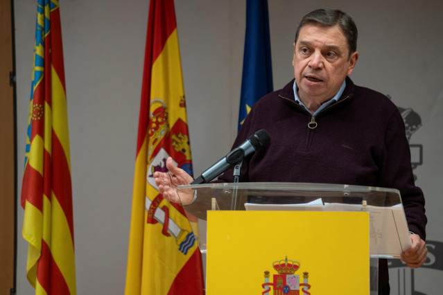 El ministro de Agricultura, Pesca y Alimentación, Luis Planas, ofrece una rueda de prensa, en la Delegación del Gobierno en Valencia, a 10 de enero de 2025, en Valencia