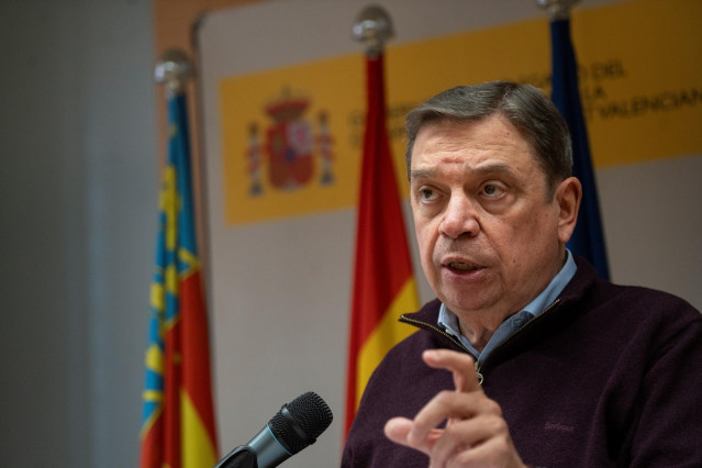El ministro de Agricultura, Pesca y Alimentación, Luis Planas, ofrece una rueda de prensa, en la Delegación del Gobierno en Valencia, a 10 de enero de 2025, en Valencia, Comunidad Valenciana (España).