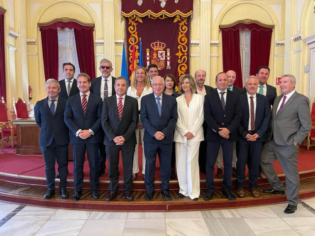Archivo - Las Confederaciones de Empresarios de Ceuta y de Melilla en una visita a Melilla con el presidente de la ciudad, Juan José Imbroda. Imagen de archivo.