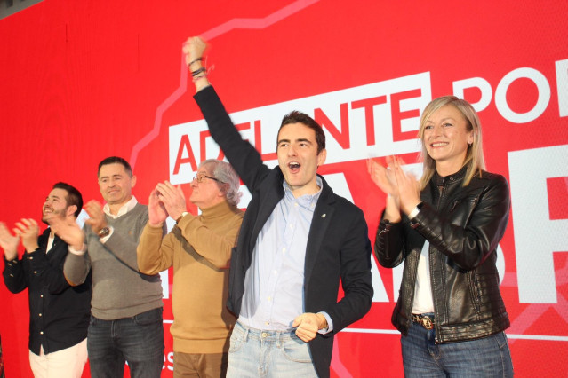 Casares junto a Herrán en la presentación de su candidatura a liderar el PSC-PSOE