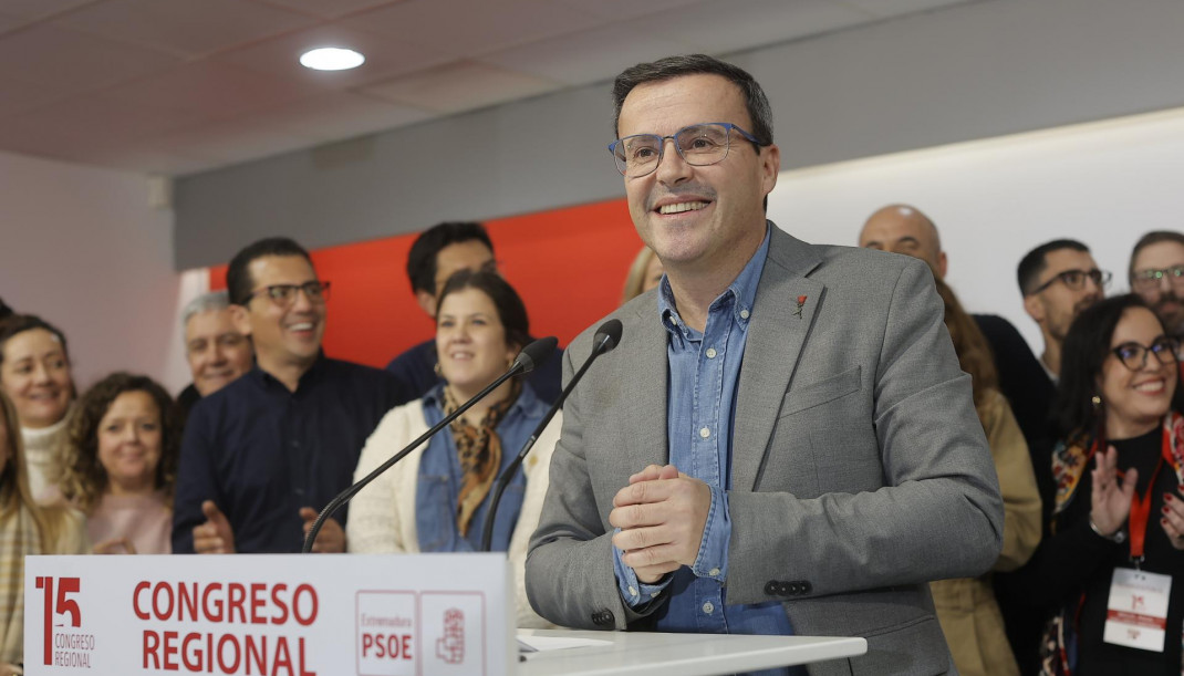 EuropaPress 6446856 secretario general psoe extremadura miguel angel gallardo revalida cargo