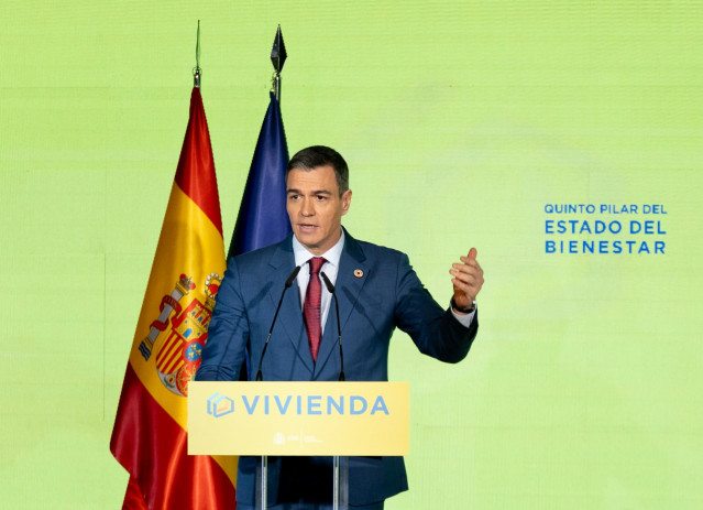 El presidente del Gobierno, Pedro Sánchez, interviene durante el foro 'Vivienda, quinto pilar del Estado del Bienestar', organizado por el Ministerio de Vivienda y Agenda Urbana, en el Museo del Ferrocarril, a 13 de enero de 2025, en Madrid (España). Dura