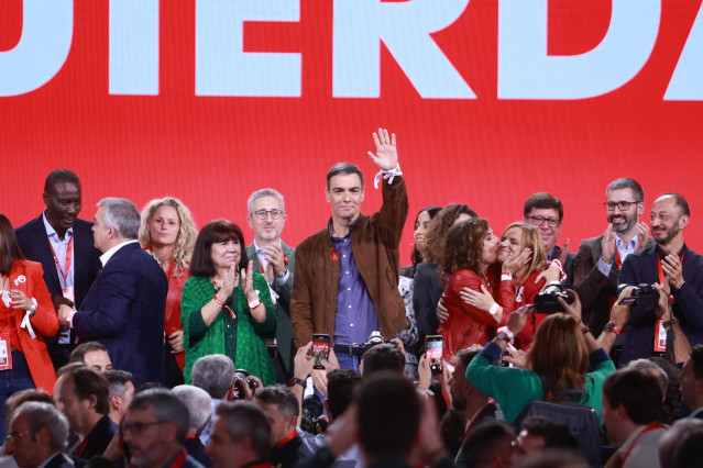 Archivo - El Presidente del Gobierno, Pedro Sánchez, durante el 41 Congreso Federal del PSOE en el Palacio de Congresos y Exposiciones. A 1 de diciembre de 2024, en Sevilla, Andalucía (España).