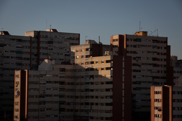 Archivo - Edificios del barrio de Ciutat Meridiana.