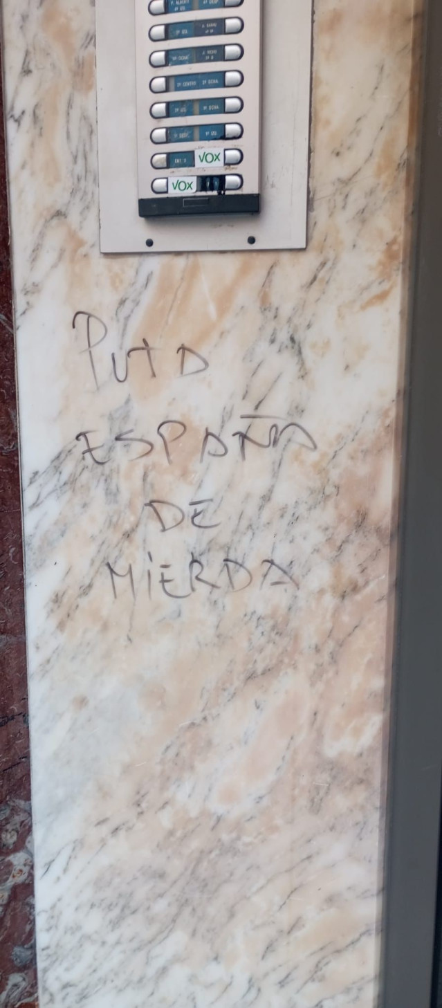 Pintada en la sede de Vox en Palma.