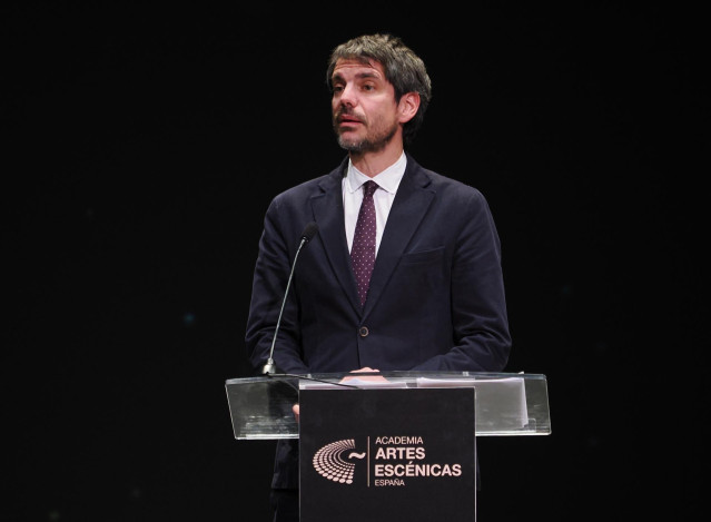 El ministro de Cultura, Ernest Urtasun, interviene durante la X edición de la Gala de la Academia de Artes Escénicas de España, en el Teatro Calderón, a 13 de enero de 2025, en Valladolid, Castilla y León (España).