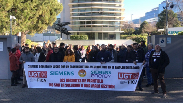 Concentración de trabajadores de Siemens Gamesa en defensa del empleo, en Zamudio (Bizkaia)