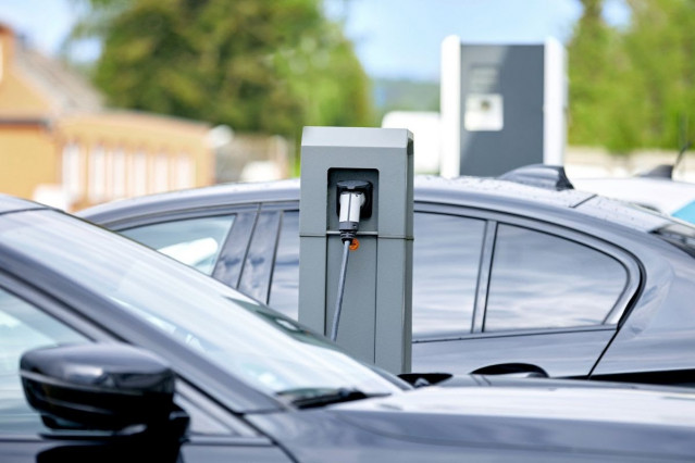 Punto de recarga de vehículo eléctrico en Madrid.