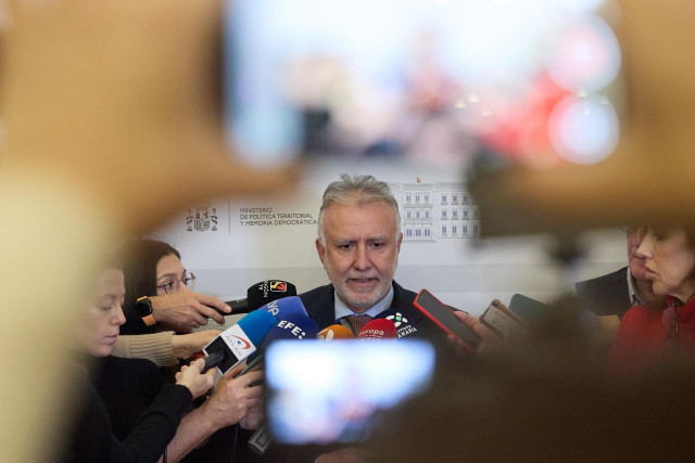 El ministro de Política Territorial y Memoria Democrática, Ángel Víctor Torres, y el presidente de Canarias, Fernando Clavijo, durante una reunión, en el Ministerio de Política Territorial y Memoria Democrática, a 9 de enero de 2025, en Madrid (España).