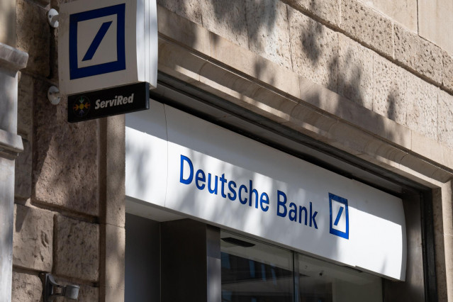 Archivo - Fachada del banco Deutsche Bank, a 3 de octubre de 2024, en Barcelona, Catalunya (España).
