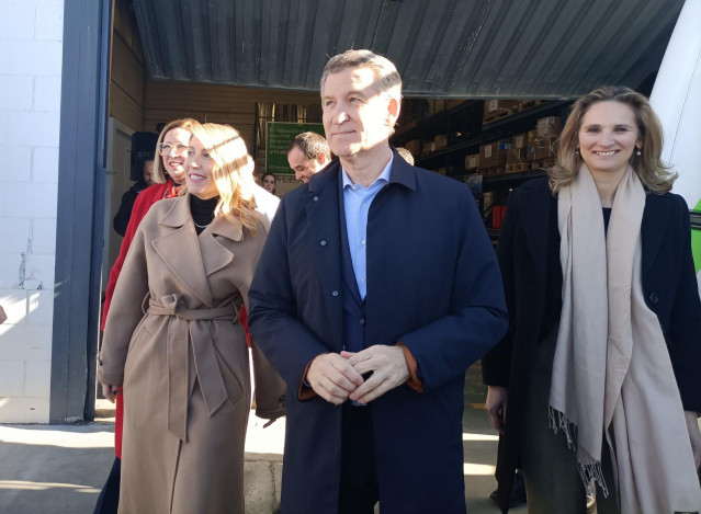 María Guardiola y Alberto Núñez Feijóo tras la visita a una empresa de servicios energéticos en Cáceres