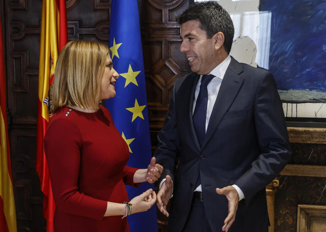 Archivo - El presidente de la Generalitat, Carlos Mazón, se reúne con la delegada del Gobierno, Pilar Bernabé, en una imagen de archivo