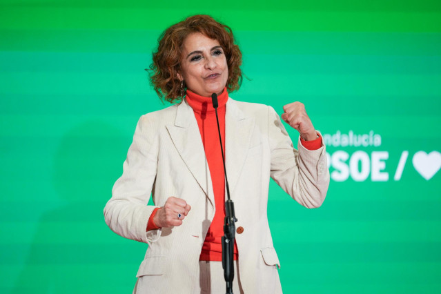 La vicepresidenta primera del Gobierno, ministra de Hacienda y vicesecretaria general del PSOE, María Jesús Montero en un acto con militantes en Sevilla