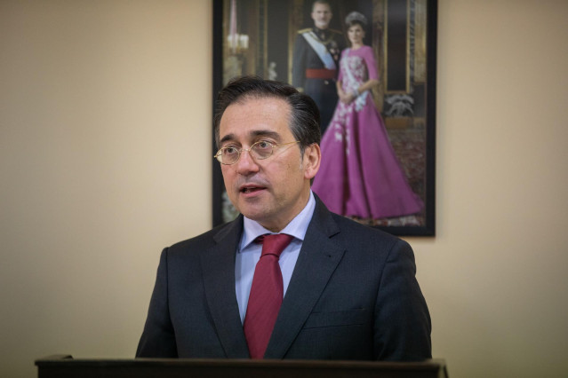 El ministro de Asuntos Exteriores, Unión Europea y Cooperación, José Manuel Albares, interviene durante una visita a la Embajada española, a 16 de enero de 2025, en Damasco (Siria). Albares visita la capital de Siria para  reunirse con las nuevas autorida