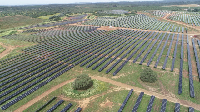 Zelestra firma un 'vPPA' a 10 años con Avery Dennison para una planta solar de 44 MW en Sevilla