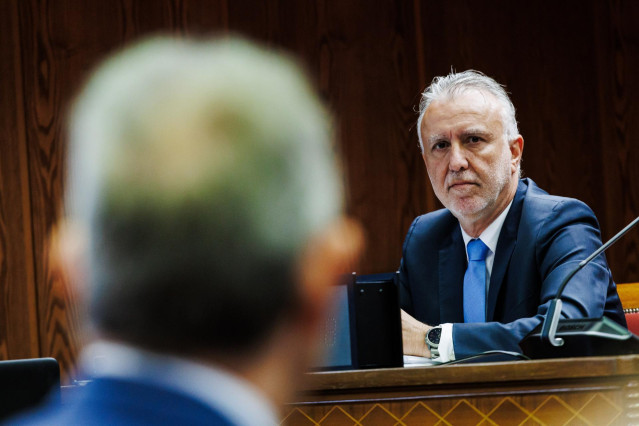 Archivo - El ministro de Política Territorial y Memoria Democrática, Ángel Víctor Torres, comparece en la Comisión de Investigación por el ‘caso Koldo’, en el Senado, a 28 de noviembre de 2024, en Madrid (España).