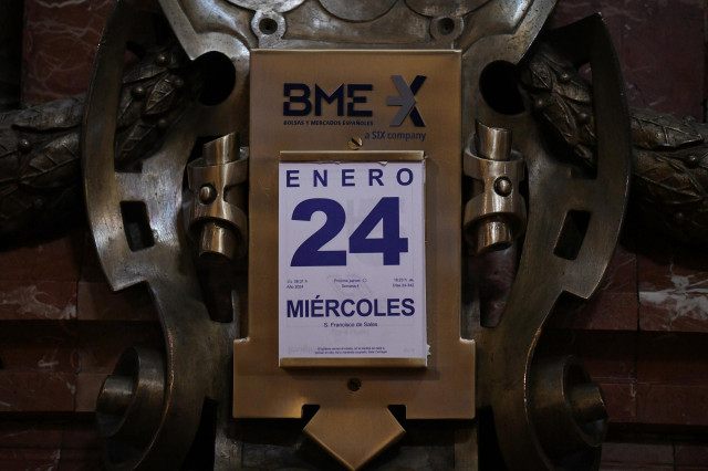 Archivo - Calendario a día 24, en el Palacio de la Bolsa, a 24 de enero de 2024, en Madrid (España).