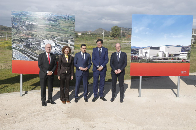 En la firma de los acuerdos del futuro centro del IMEC han intervenido el presidente de la Junta, Juanma Moreno; el ministro de Transformación Digital,  Óscar López; el alcalde de Málaga, Francisco de la Torre; y el vicepresidente de IMEC, Jo de Boeck