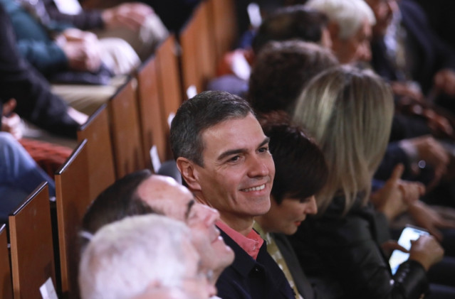 El secretario general del PSOE y presidente del Gobierno, Pedro Sánchez, junto a los expresidentes de C-LM, José Bono y José María Barreda, y la ministra de Vivienda, Isabel Rodríguez, asiste al Congreso del PSOE de Castilla-La Mancha