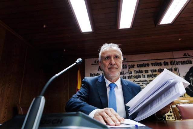 Archivo - El ministro de Política Territorial y Memoria Democrática, Ángel Víctor Torres, en su primera comparecencia en la comisión por el ‘caso Koldo’, en el Senado, a 28 de noviembre de 2024, en Madrid (España).