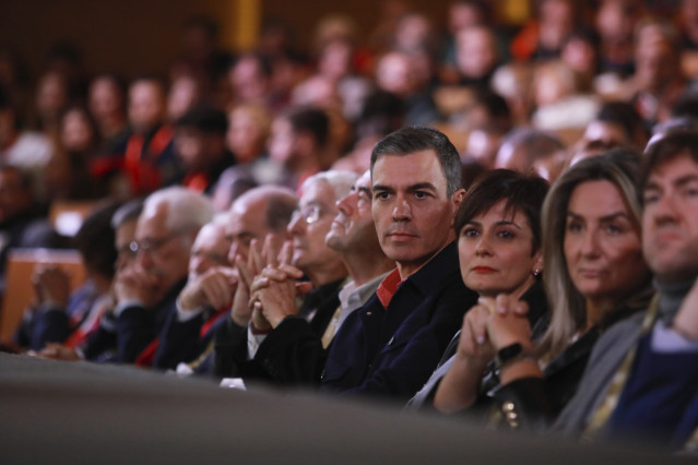 El presidente del Gobierno, Pedro Sánchez, arropa a García-Page en el Congreso del PSOE C-LM en Toledo